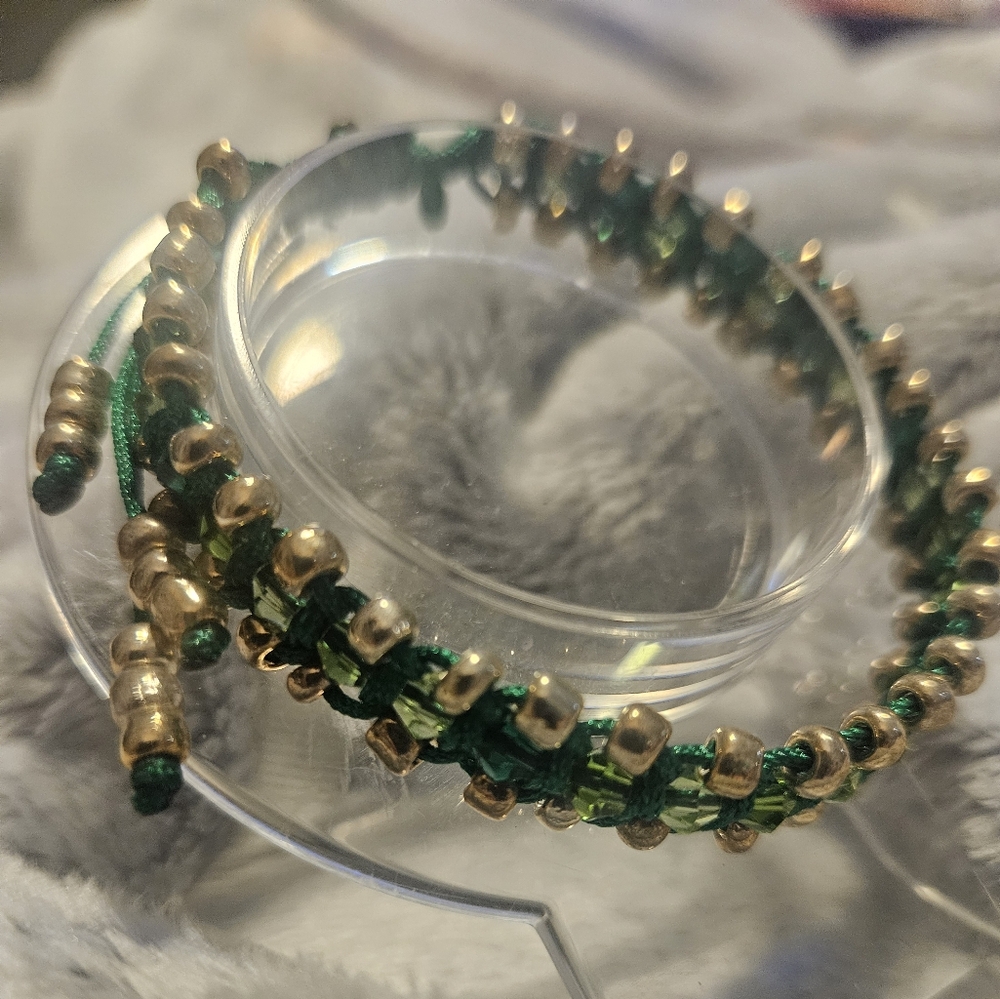 Gorgeous  green n gold bracelet